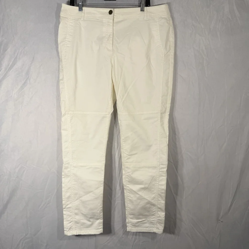 chicos stretch tapered jeans Size 25 Cream White Tapered Knee Hemmed Style Pants